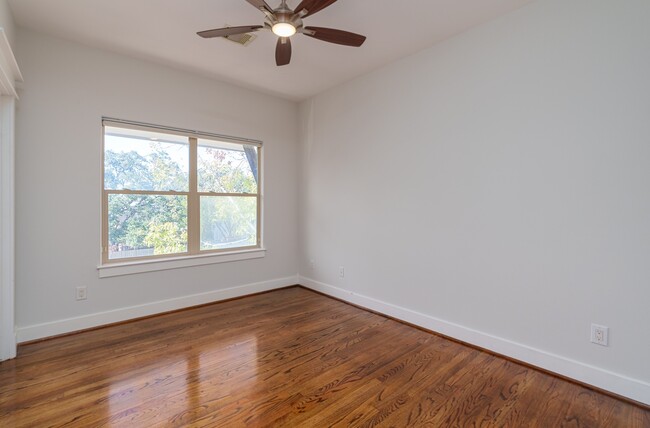 Photo - 225 Knox St