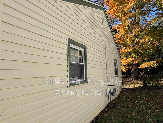 Photo - 295 Brackleigh Ln