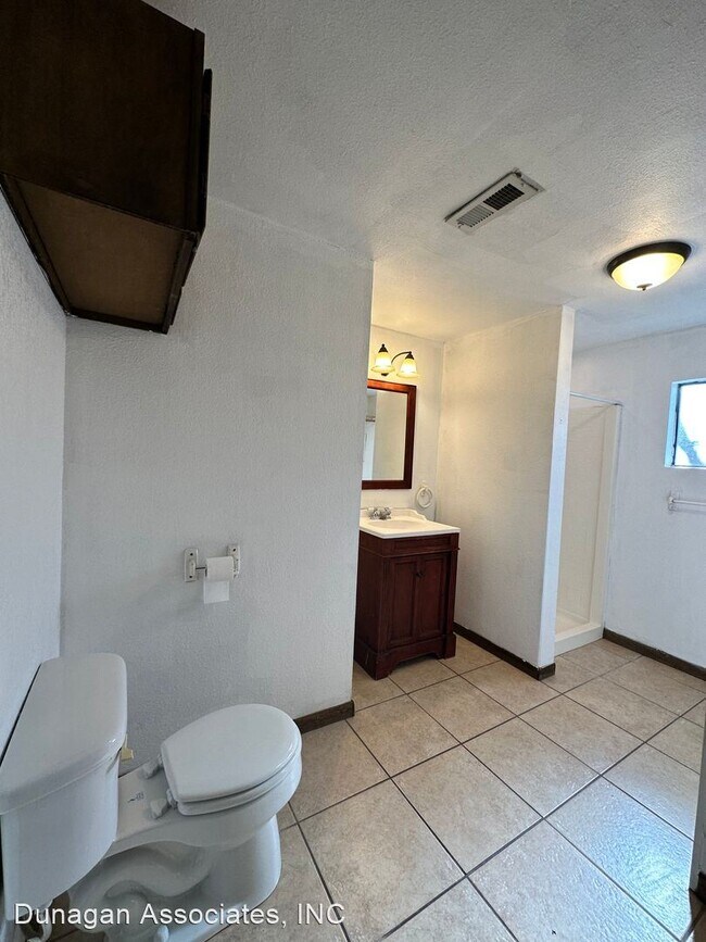 Photo - 1 br, 1 bath House - 402 1/2 S. Lake St.