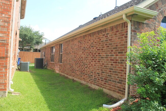 Photo - 9424 Woodhurst Dr