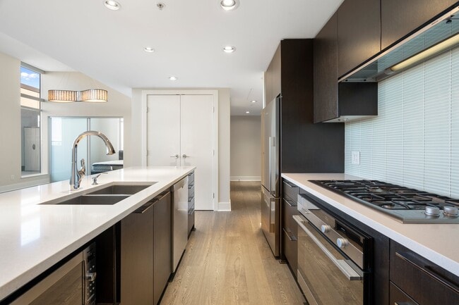 Photo - 1-3010 10 St SW