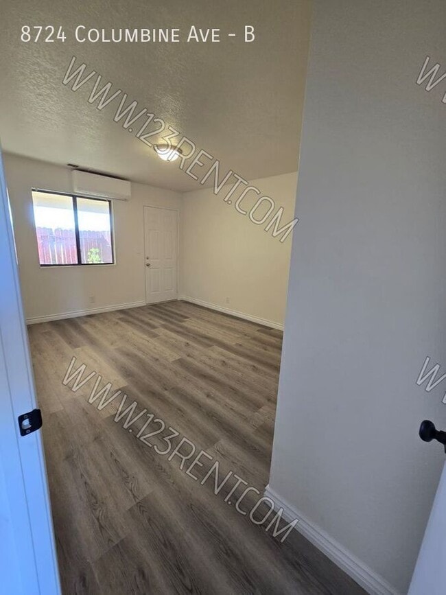 Photo - 8724 Columbine Ave Unit B