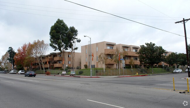 Summer Breeze Apartments - Summer Breeze Apartments