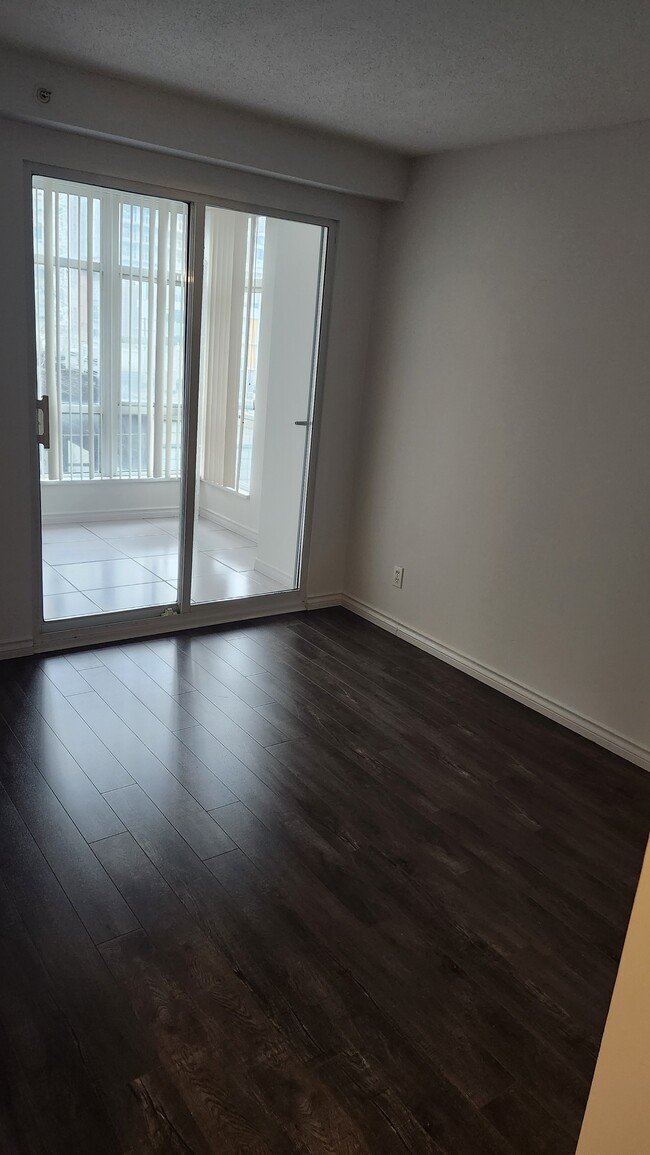 Photo - 1278 Granville St