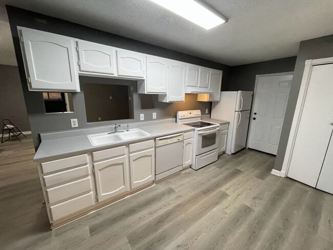 Photo - 3702 Daniels Dr