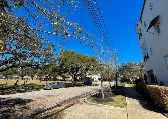 Photo - 4805 Jackson St