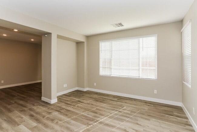 Photo - 5712 Athinas St