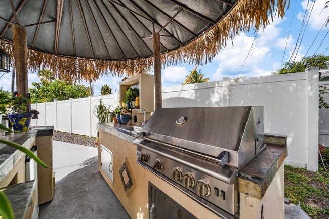 Photo - 795 SE 17th St