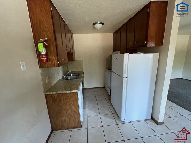 Photo - 1912 SW D Ave