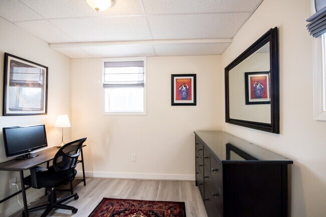 Photo - 706 Rockland Ave Unidad B