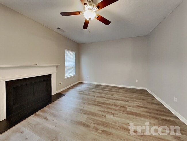 Photo - 211 Beckenham Ln