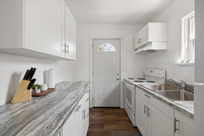 Photo - 710 Holcomb Ave