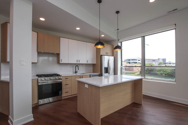 Photo - 1001 N Milwaukee Ave Unit 201