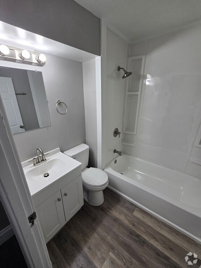 Building Photo - 2555-2557 SULLIVANT AVE Unit 2557 Sullivant Ave Rental