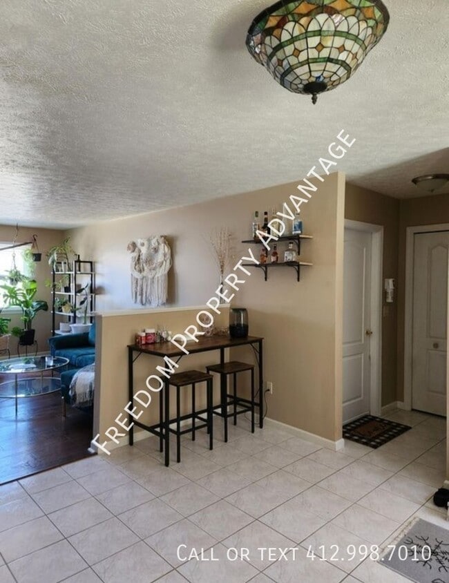 Photo - 353 Clavale St