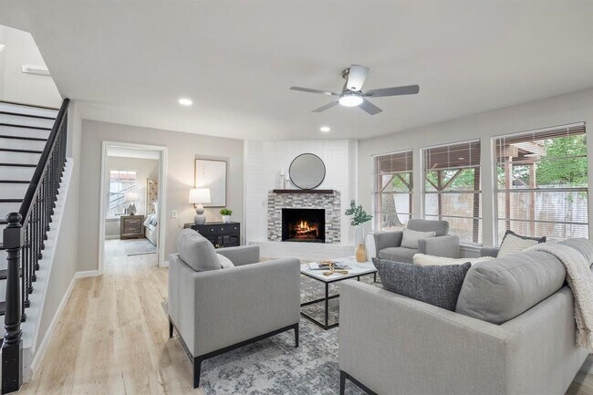 Photo - 1819 Redwood Ct