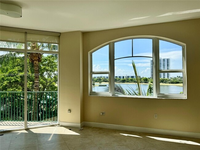 Photo - 20000 E Country Club Dr Unidad 408 Rental
