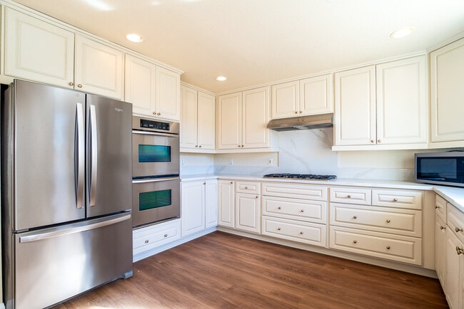 Photo - 1908 Broadway St