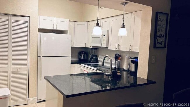 Building Photo - 621 Cypress Lake Blvd Unit A16