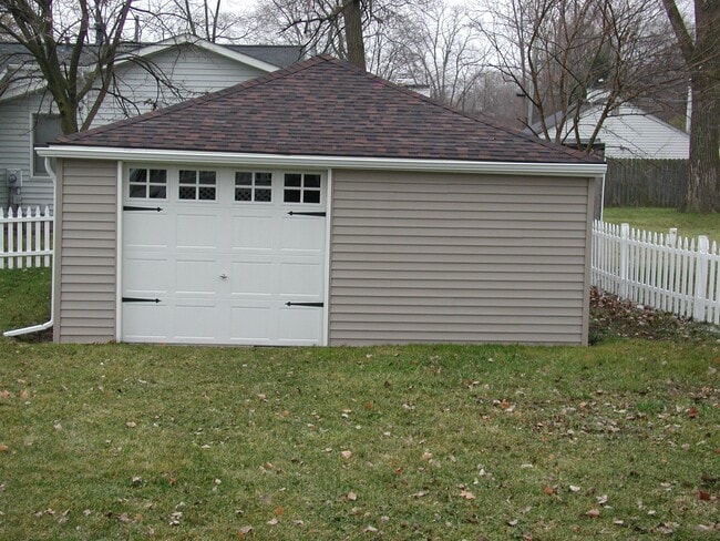Photo - 44179 Grand River Ave