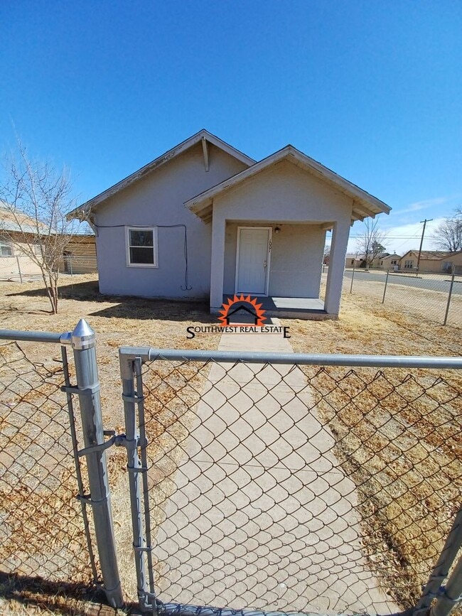 Charming 2 bedroom 1 bath home - Charming 2 bedroom 1 bath home