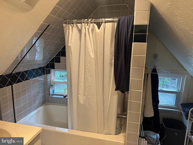 Photo - 2742 Hill Rd