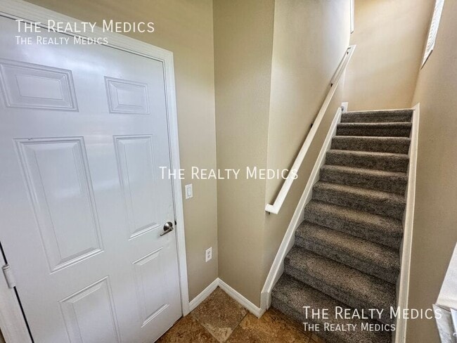Photo - 2898 Oakwater Dr