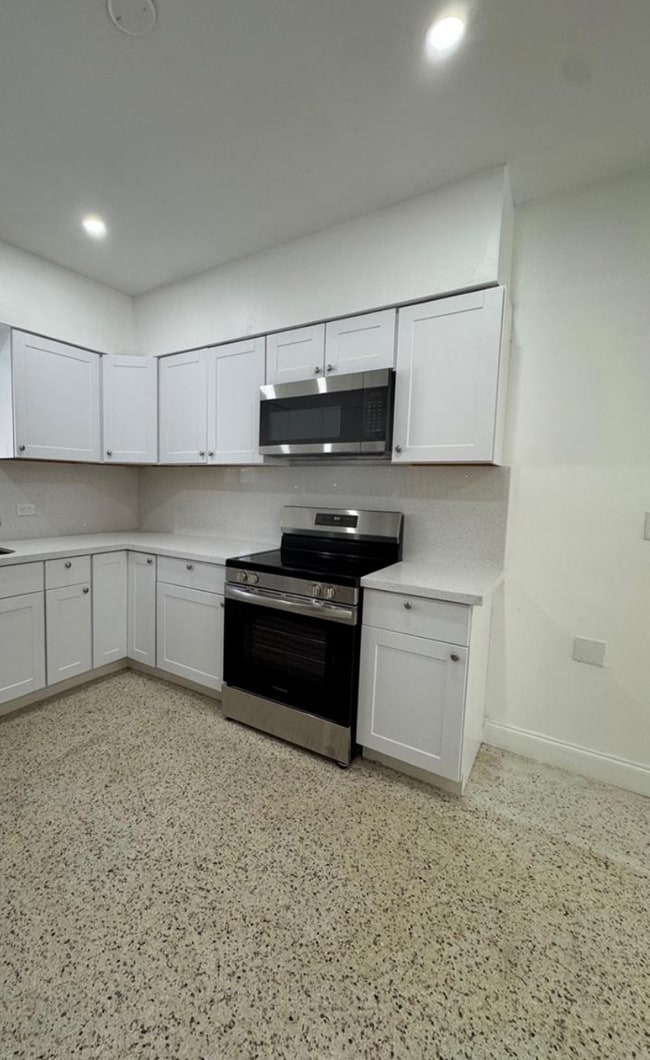 Photo - 4700 SW 7th St