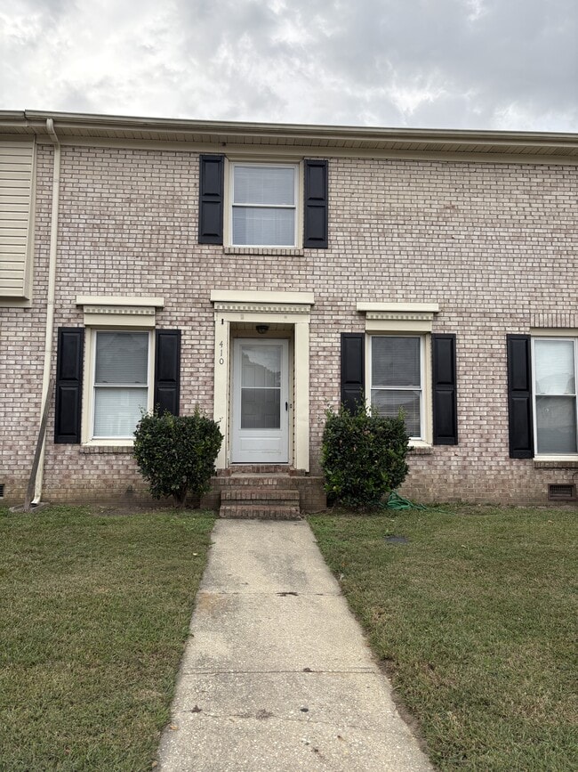 Building Photo - 410 Kirkcaldy Ct