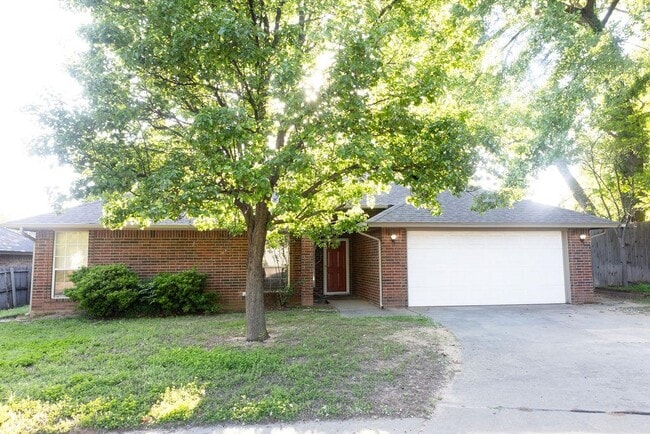 Building Photo - 304 Eccell Ct