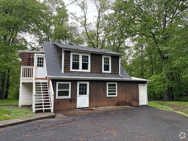 Building Photo - 4036-4038 Manor Drive Unit 4036 Manor Drive #201 Rental