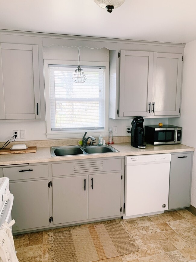 Photo - 813 W River Rd