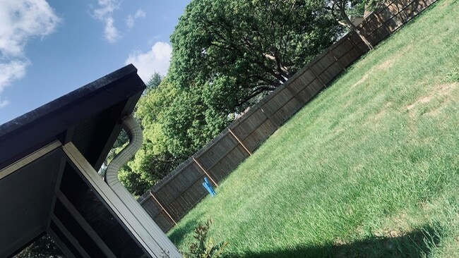 Photo - NICE 3/2/2 IN CLERMONT WITH HUGE FENCED BACKYARD