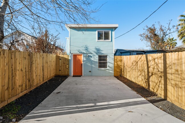 Photo - 6911 Avenue O