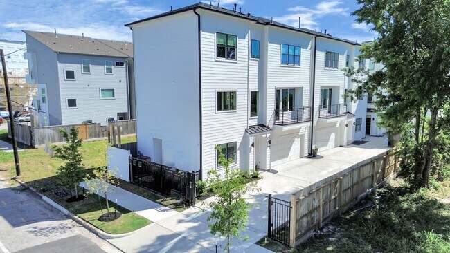 Photo - 2512 Gray St