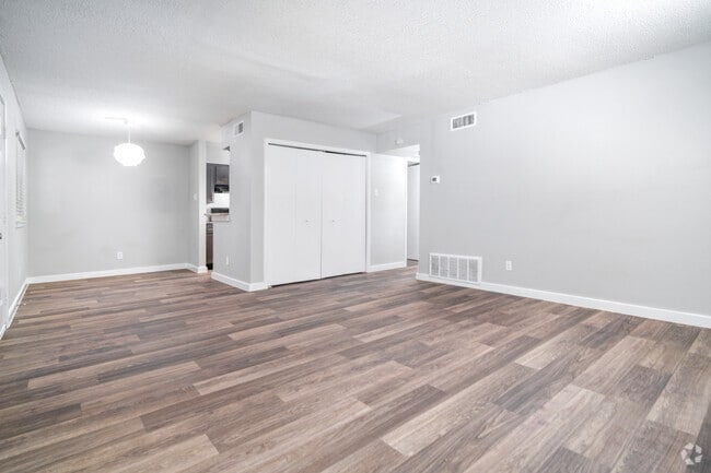 2BR, 1BA - 939SF - Living Room - The Howard