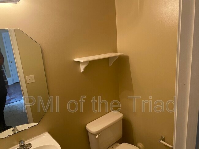 Photo - 150 Drewsbury Dr