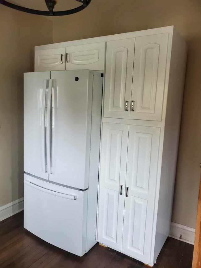 PANTRY - 400 S 4th Ave Unit Spacious 3 bedroom, 1 bat