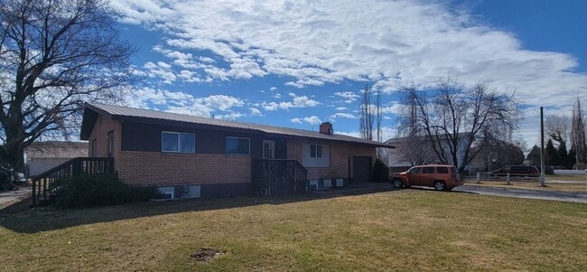 Building Photo - 609 S 5th W Unit 1