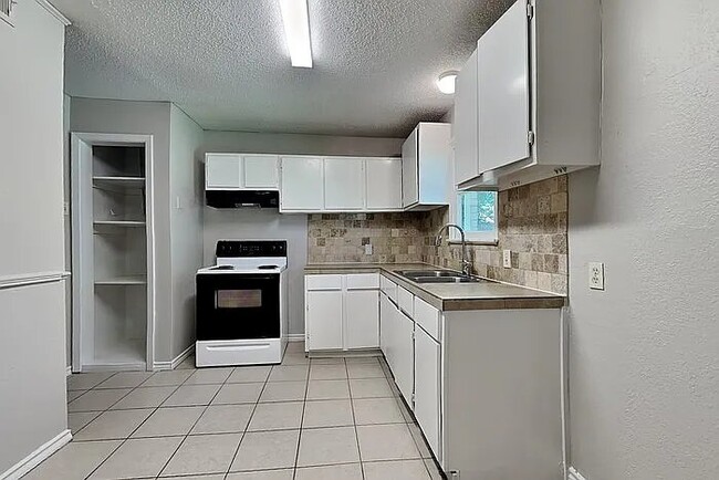 Photo - 11211 Ulloa Ln