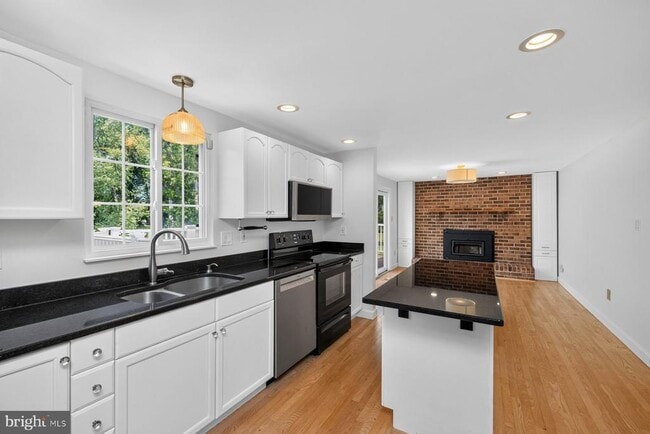 Photo - 4009 Shallow Brook Ln