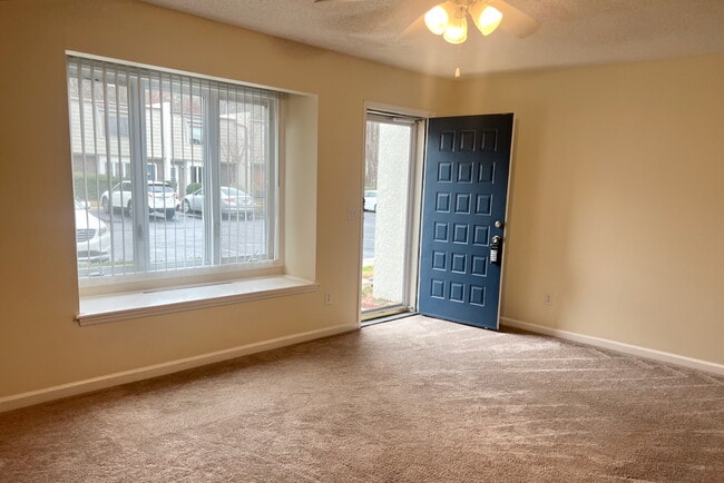 Photo - 506 Cobblestone Dr