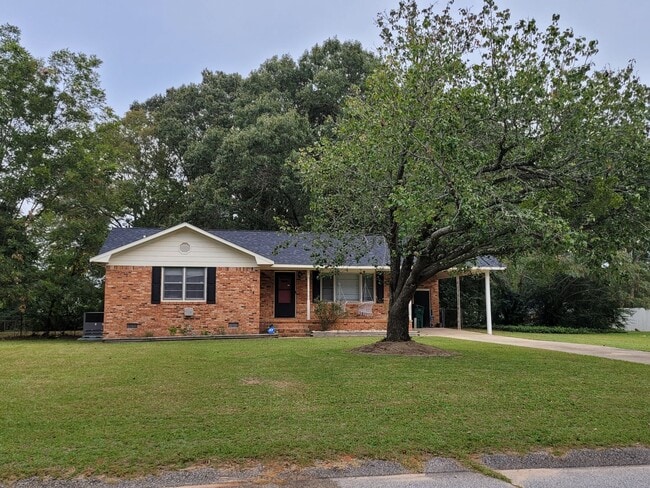 Building Photo - Minutes from Shaw AFB!