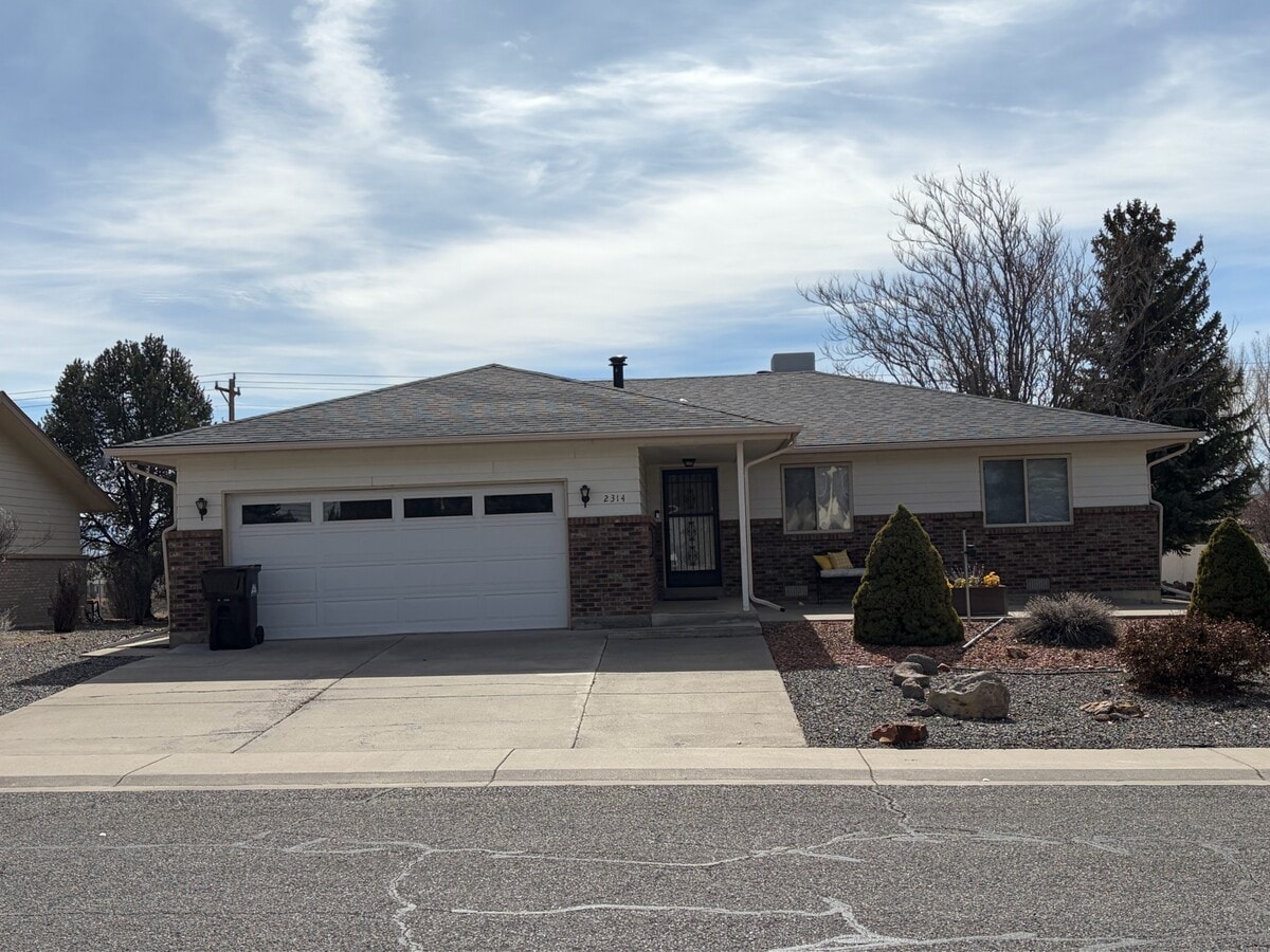 Photo - 2314 James St