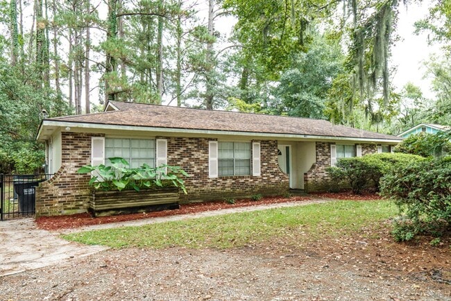 Photo - Beautiful 4 bedroom in the heart of Mossy ...