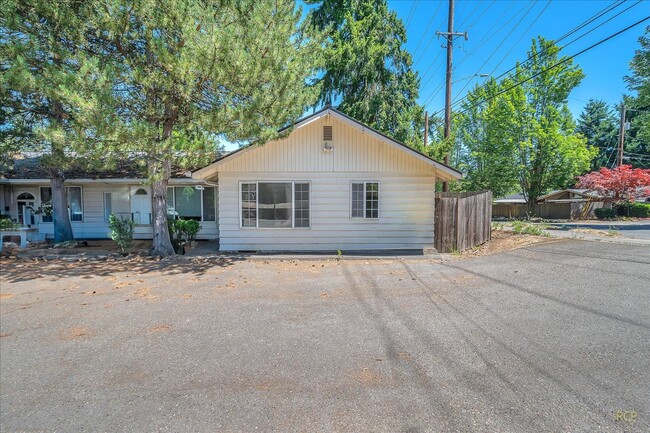 Building Photo - 12975 SW Allen Blvd Unit 1
