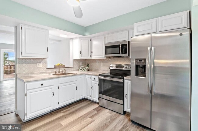 Photo - 689 Clearview Ave