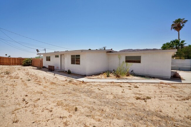 Building Photo - 71897 Sunnyslope Dr