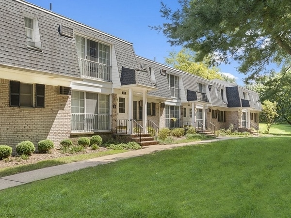 Village on the Green Apartments