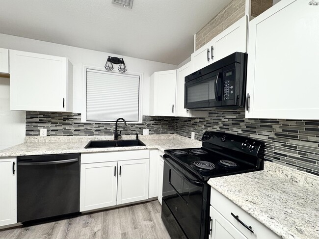 Photo - 4035 Hooper Dr